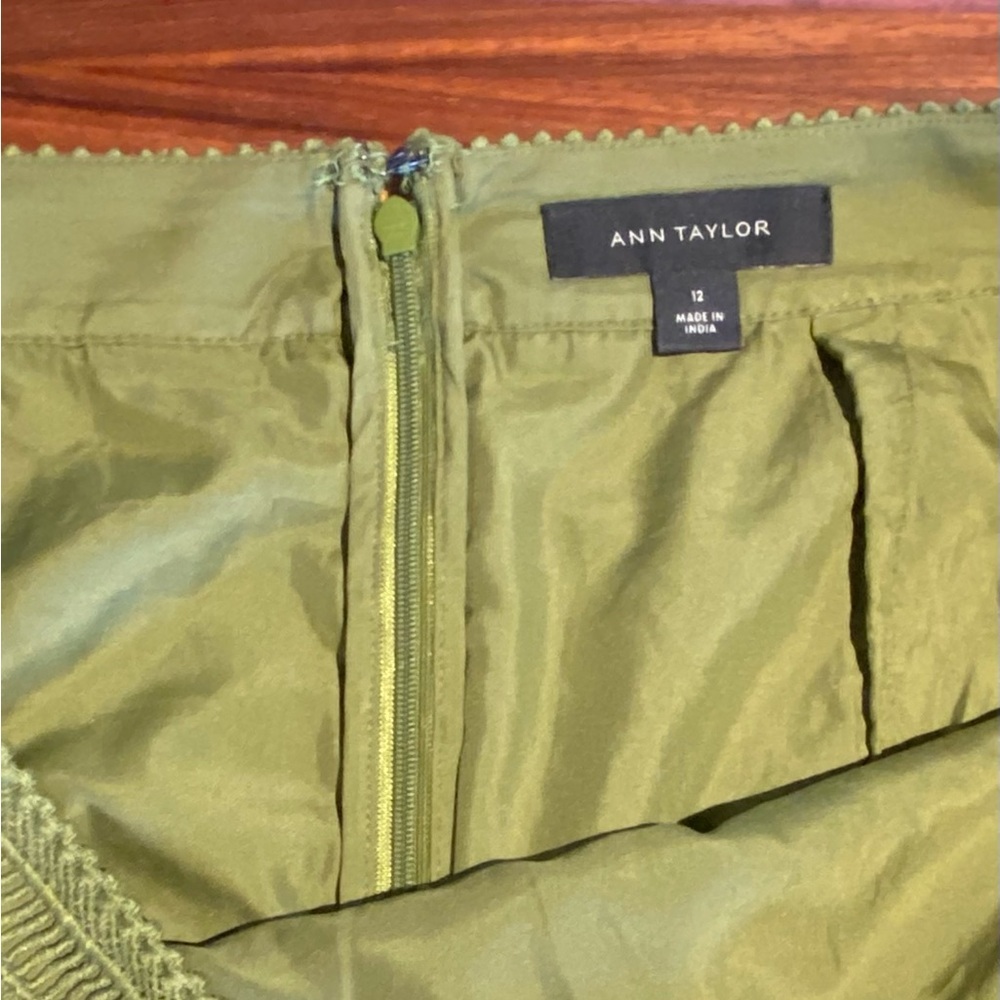 Ann Taylor Green Floral Lace Pencil Skirt - Picture 5 of 8